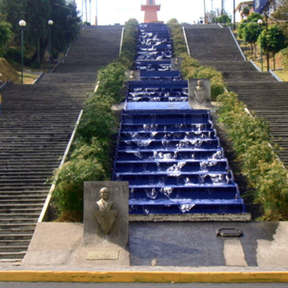 Escalinata de los Héroes (antes Escalinata de la Independencia) 